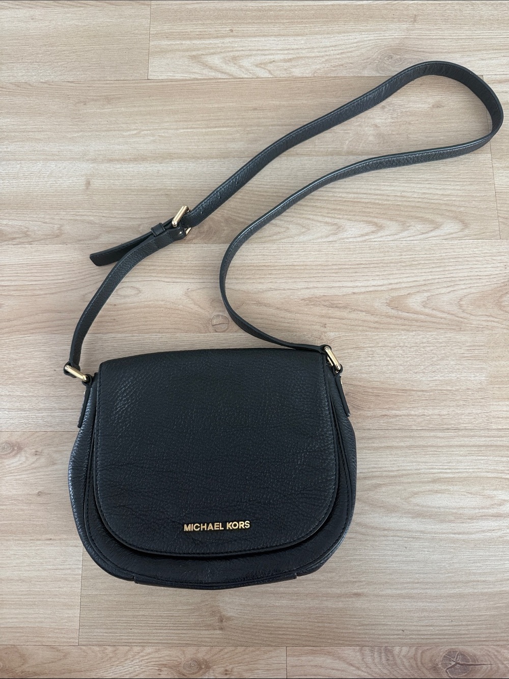 MICHAEL KORS Black Bedford Pebbled Leather Saddle Crossbody with Gold Hardware